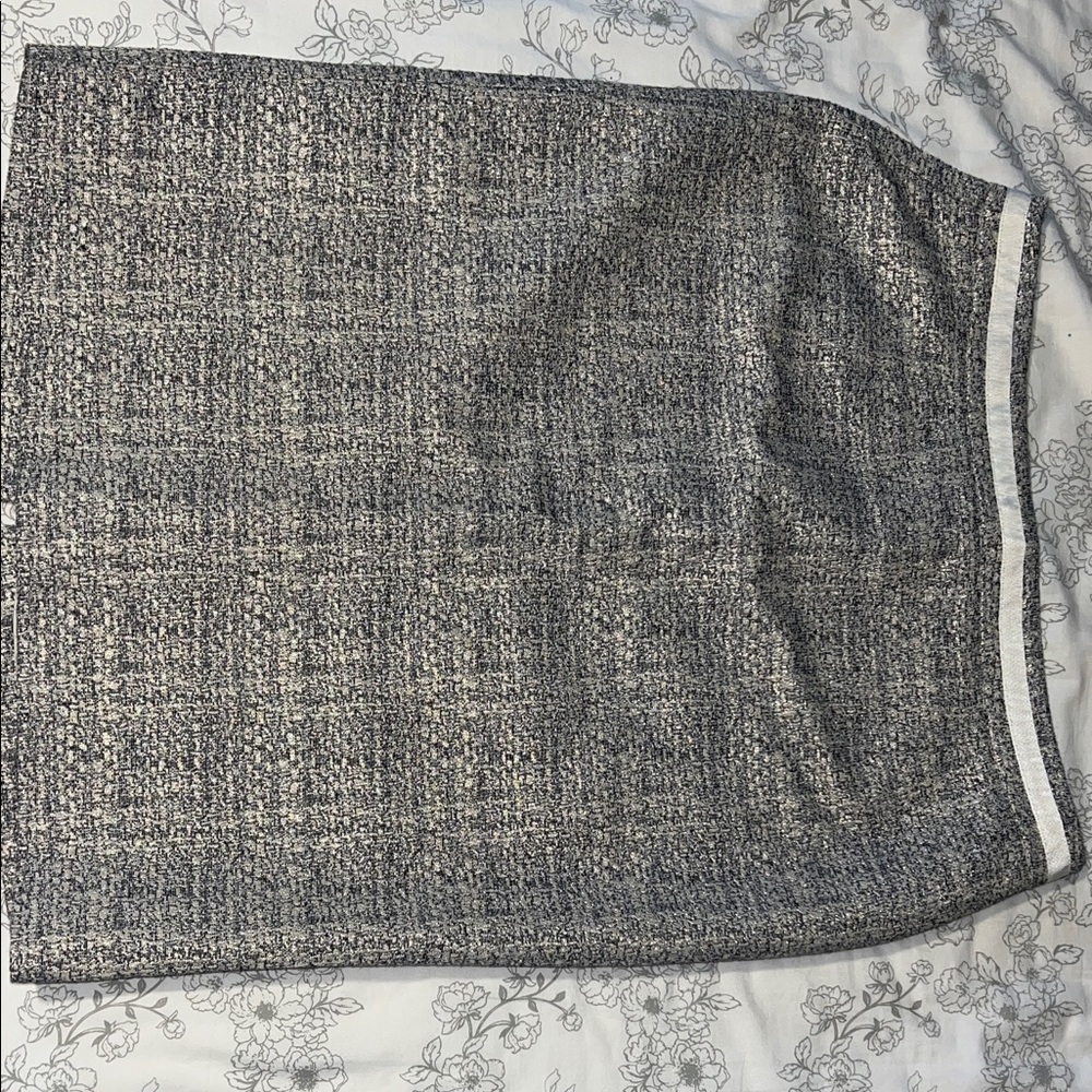 Boden Elegant Tweed Pencil Skirt in Gray